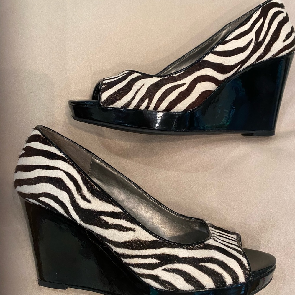 Bandolino zebra wedge women’s shoe 7